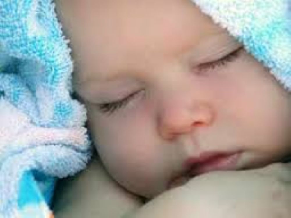 حالات التنبه الست للاطفال الرضع ,فهمها يخلصكم من بكائهم الليلي